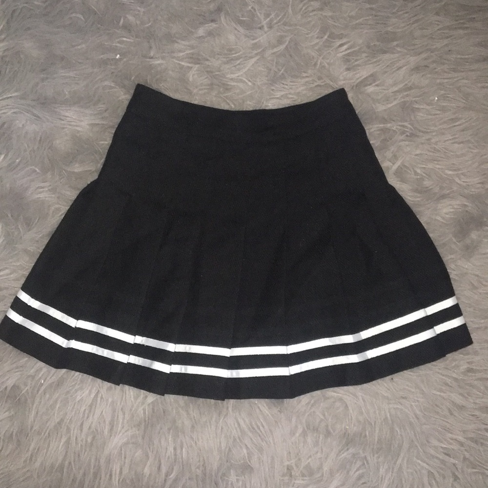 H&M Black Pleated Skirt